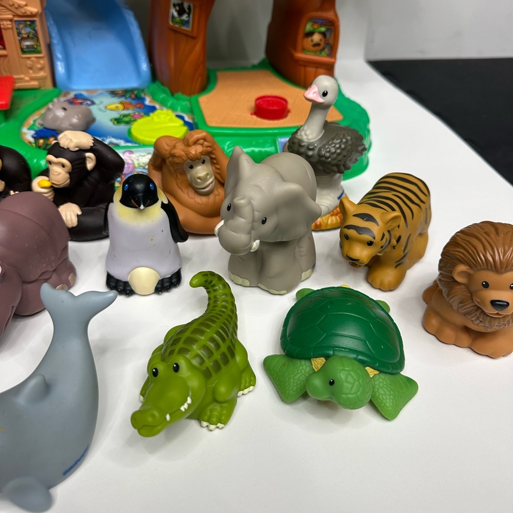 Little People Zoo Talkers play set with 23 animals - Picture 5 of 9